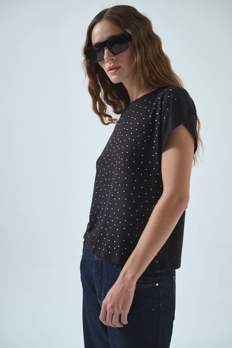 Remera negra básica con aplique de strass de Sweet en Remeras para argentina