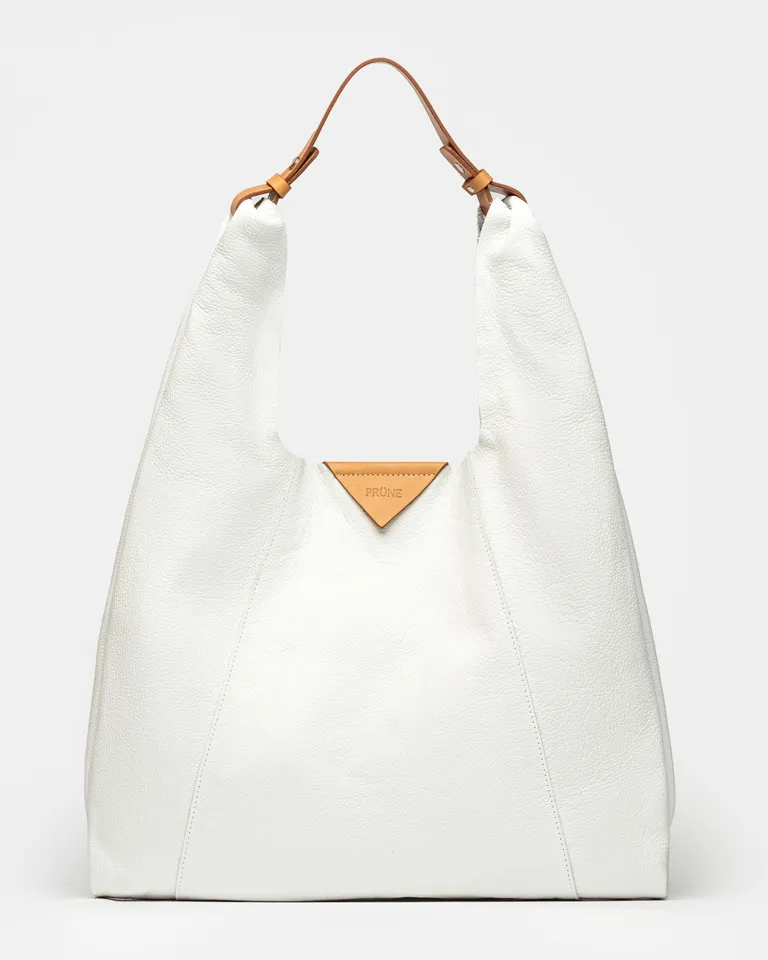 Bolso blanco de cuero graneado con capacidad amplia y diseño sencillo de Prüne en Bolsos y Carteras para argentina