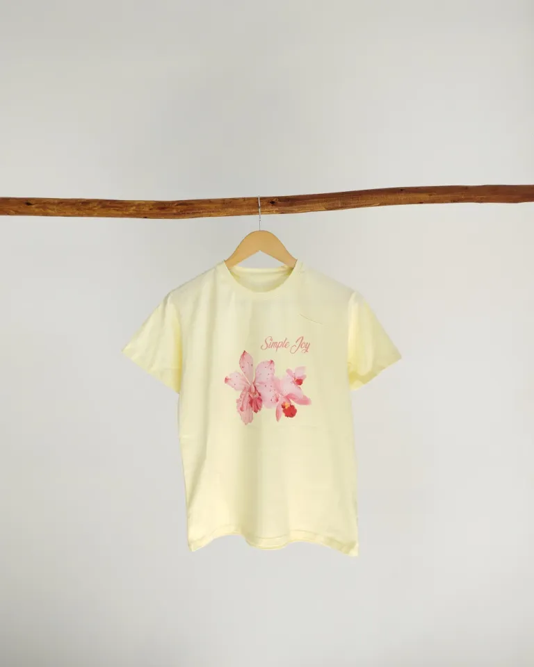 Remera amarilla de diseño contemporáneo para mujer de Lemmon en Remeras para argentina
