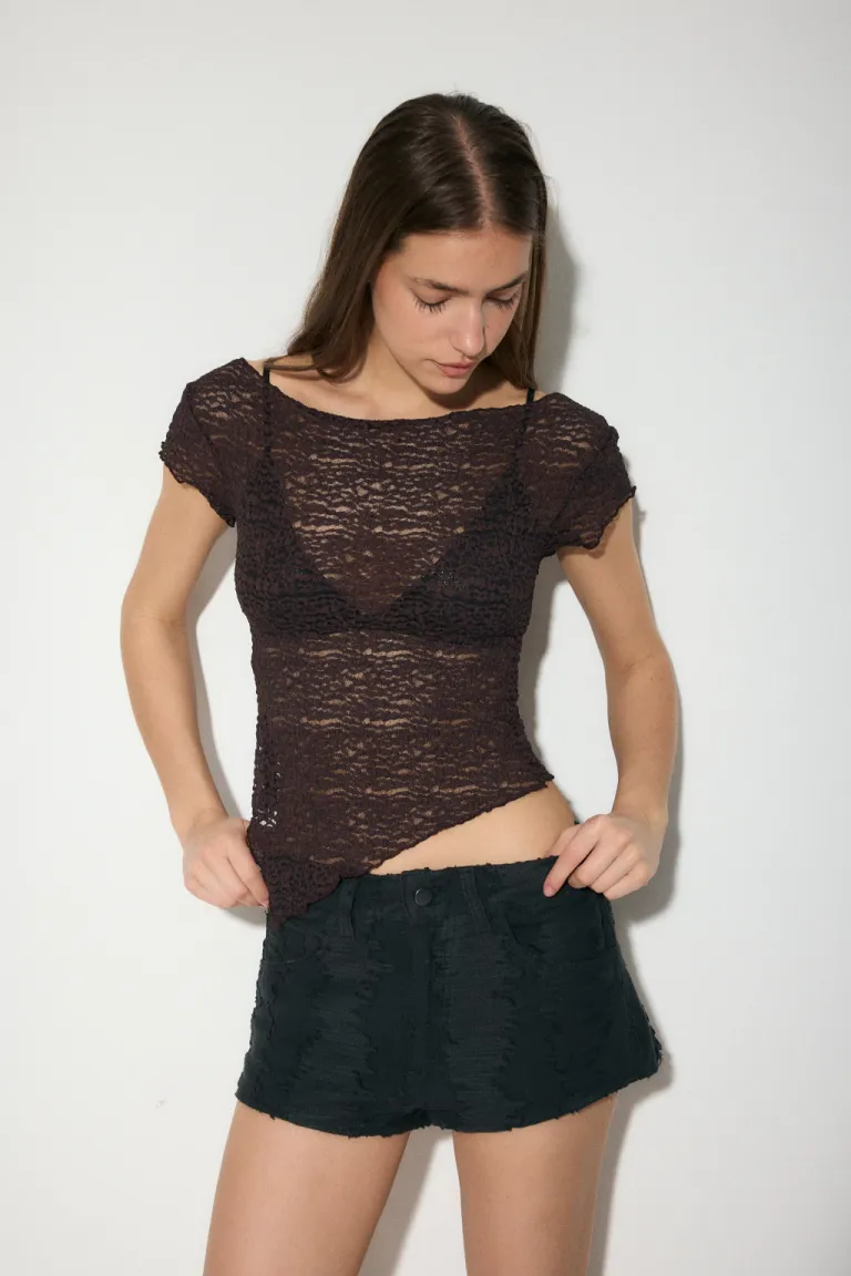 Remera de encaje asimétrica de manga corta para mujer de Audaz en Remeras para argentina