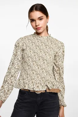 Blusa fruncida floral de Mango Teen en Blusas para argentina