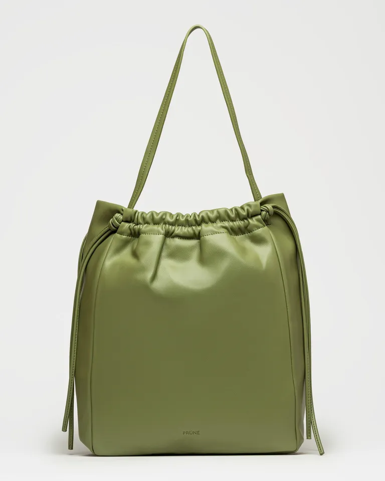 Bolso shopper de diseño fresco y elegante en verde olivo de Prüne en Bolsos y Carteras para argentina