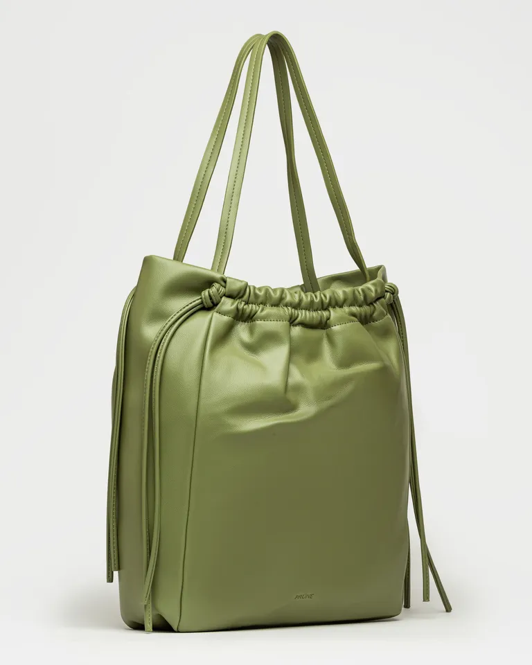 Bolso shopper de diseño fresco y elegante en verde olivo de Prüne en Bolsos y Carteras para argentina