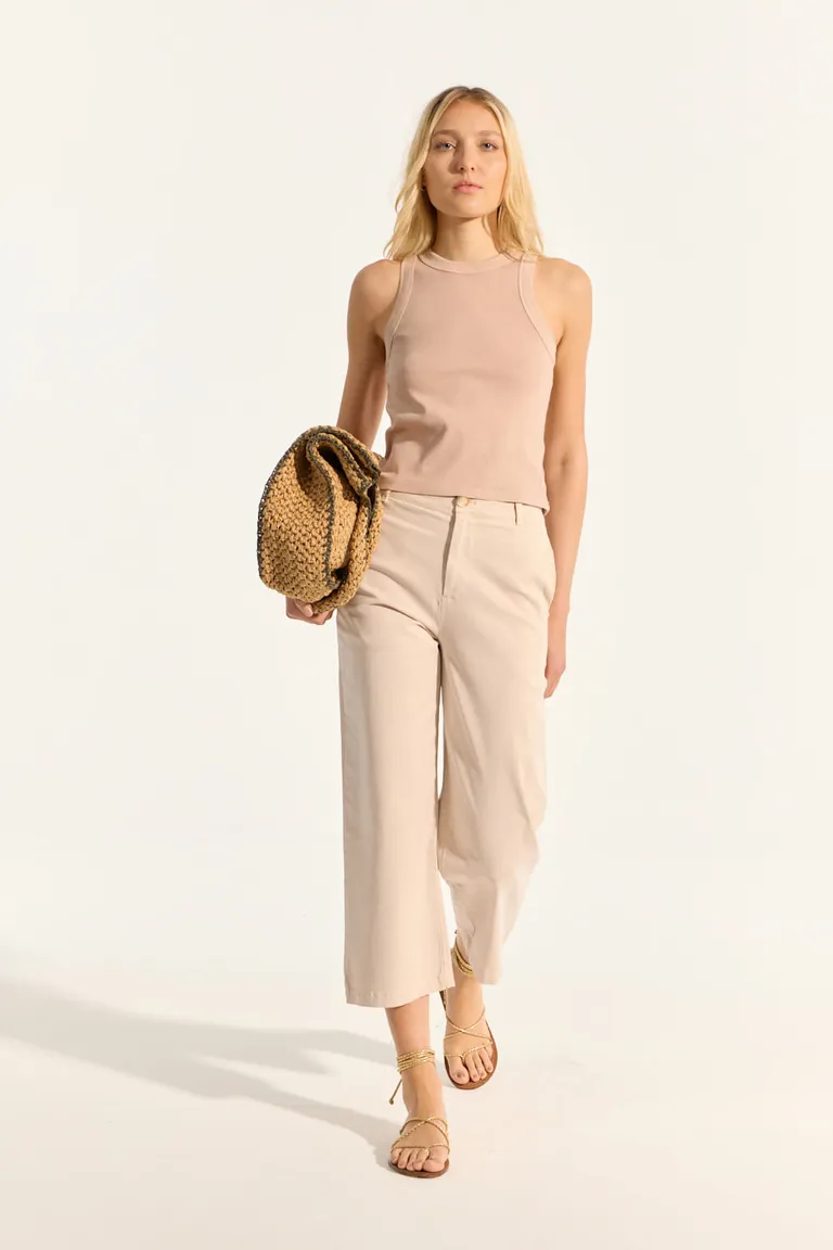 Top beige sin mangas con diseño ceñido al cuerpo, ideal para un look femenino y casual de Portsaid en Tops para argentina