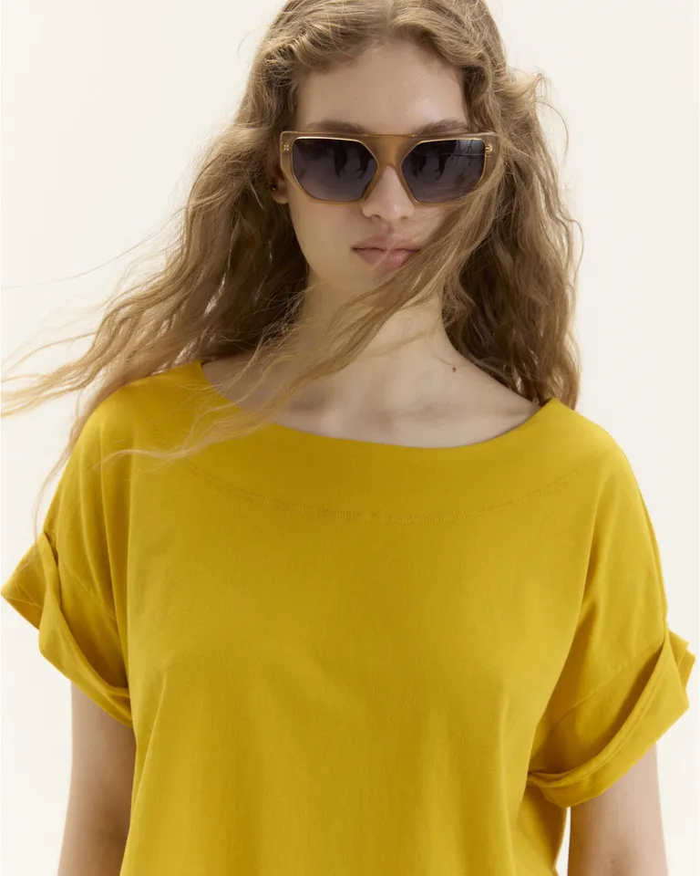 Remera de algodón pima con acabado de doblez en mangas de Blue Sheep en Remeras para argentina