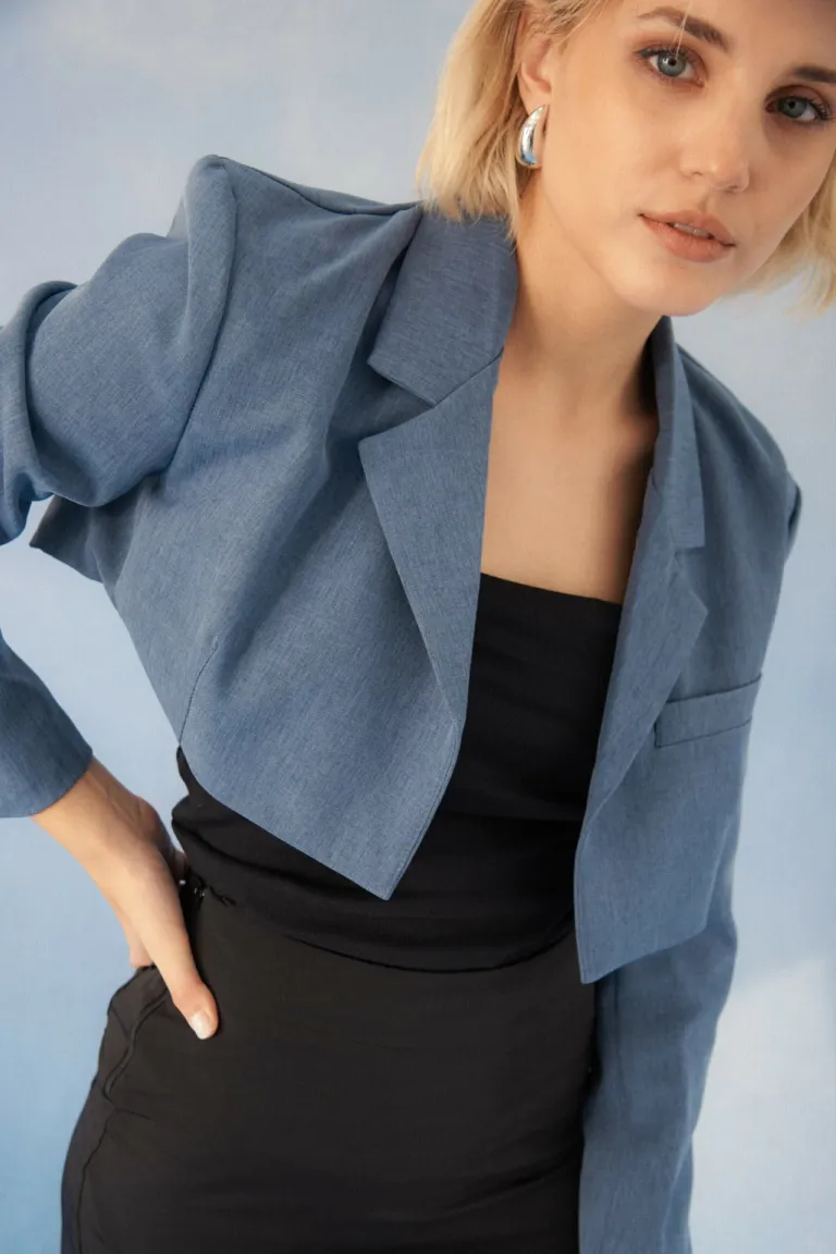 Blazer de corte clásico en un elegante tono azul para un look profesional y refinado de Apricot en Blazers para argentina