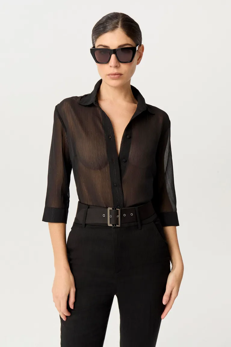 Camisa de gasa negra con brillo sutil y corte entallado, elegancia casual de Markova en Camisas para argentina
