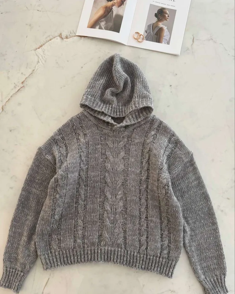 Suéter de punto con capucha y trenzas para mujer de Hesed en Buzos y Sweaters para argentina