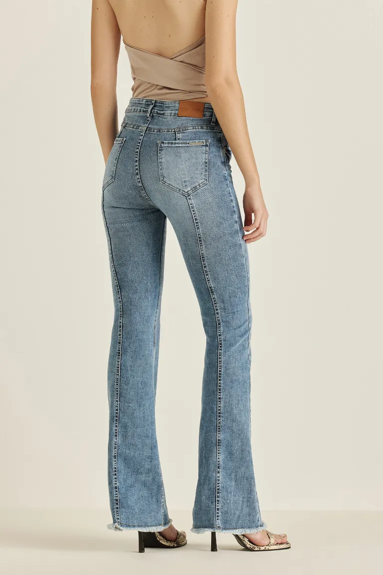 Pantalón de jeans de corte flare de tiro medio para mujer de Tucci en Pantalones para argentina