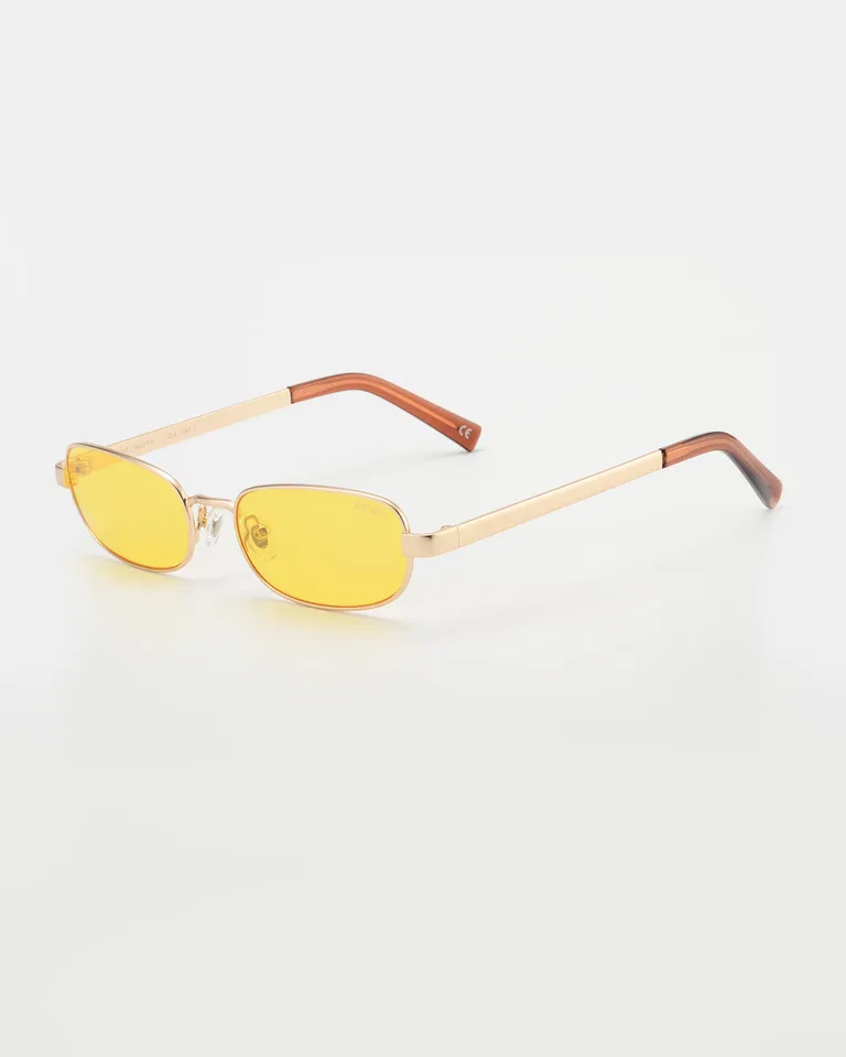 Gafas de metal amarillas con lentes polarizadas y filtro UV 100% de Ay Not Dead en Anteojos para argentina