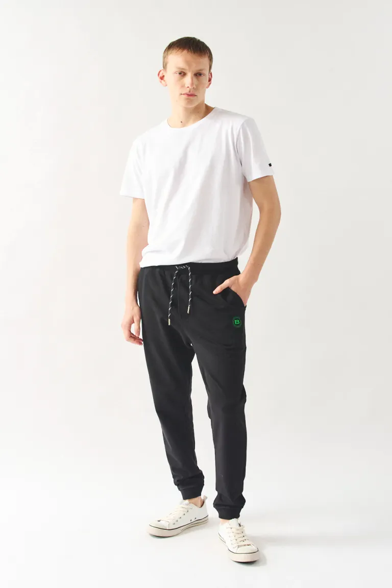 Pantalón deportivo negro con cordón ajustable y bolsillos para hombre de Bensimon en Pantalones para argentina