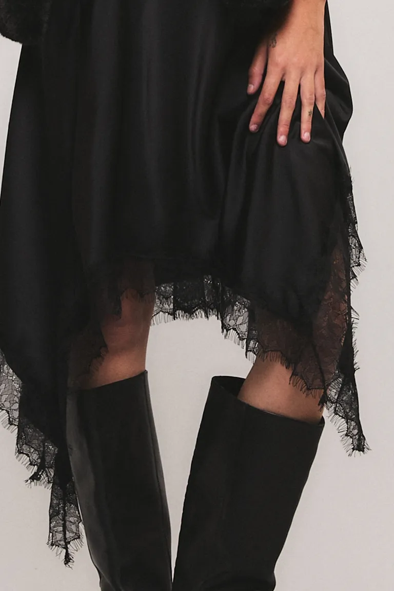 Vestido midi lencero asimétrico con detalles de encaje en el ruedo de Kosiuko en Vestidos para argentina