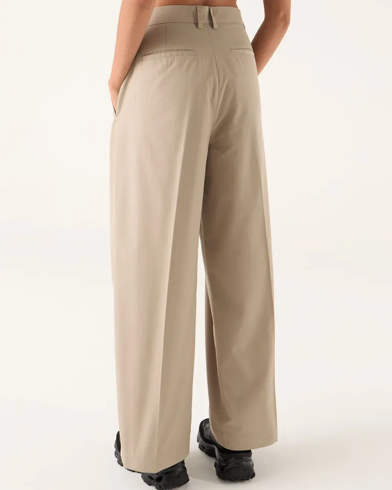 Pantalón de tiro alto con pinzas y corte amplio de Furzai en Pantalones para argentina