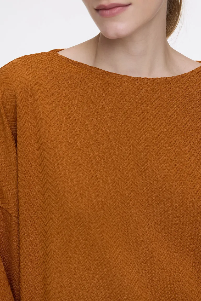 Sweater con mangas dolman y diseño de trama en zig zag de Cuesta Blanca en Buzos y Sweaters para argentina