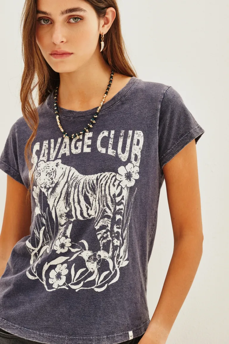 Remera de cuello redondo con estampa frontal de tigre y flores de corte relajado de Rapsodia en Remeras para argentina