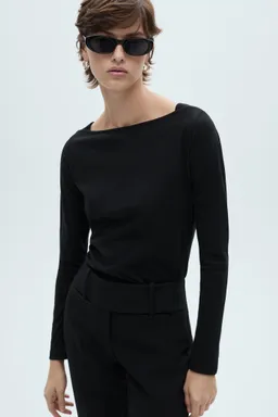 Remera algodón cuello barco de Mango en Buzos y Sweaters para argentina