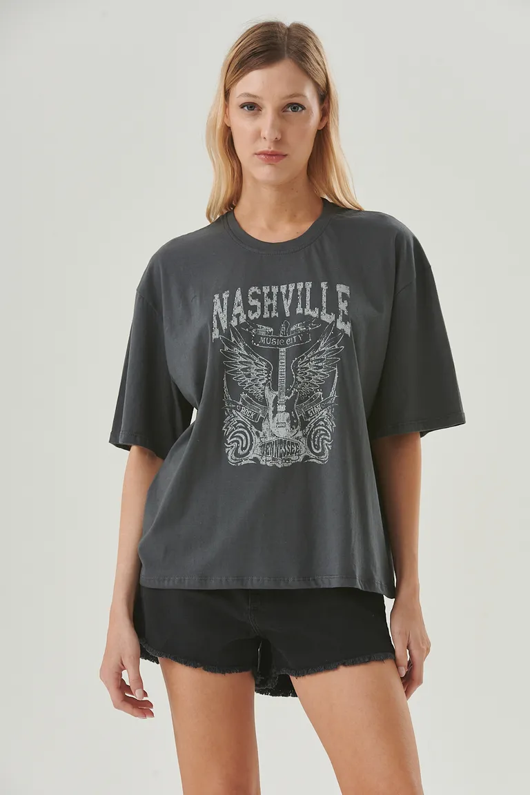 Remera Estampada de Estilo Urbano y Rockero con Diseño Llamativo de Sweet en Remeras para argentina