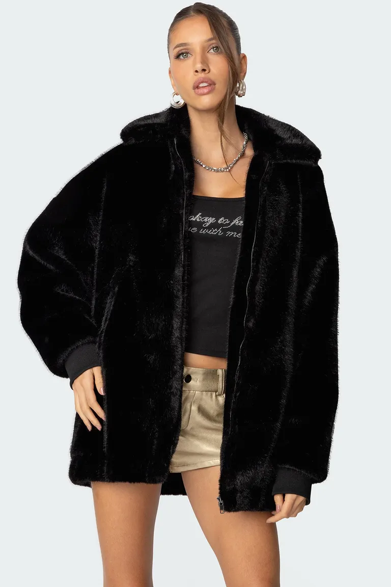 Campera taylor oversized faux fur de Edikted en Chaquetas para argentina