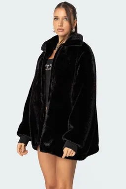 Campera taylor oversized faux fur de Edikted en Chaquetas para argentina
