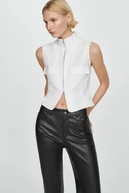 Pantalón recto efecto cuero de Mango en Pantalones para argentina