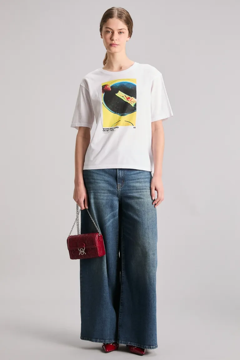 Remera oversize de algodón con estampa llamativa y exclusiva de Kosiuko en Remeras para argentina