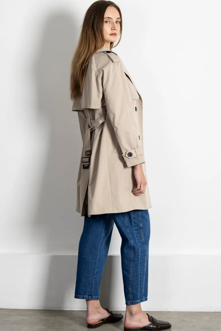 Abrigo de gabardina beige con cierre de botones y bolsillos de Kill en Tapados para argentina