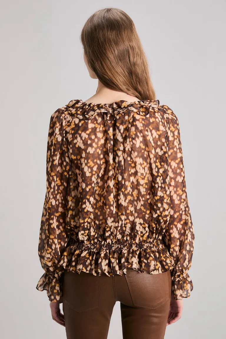Blusa de sedita con estampado exclusivo y volados en cuello, puños y cadera de Kosiuko en Blusas para argentina