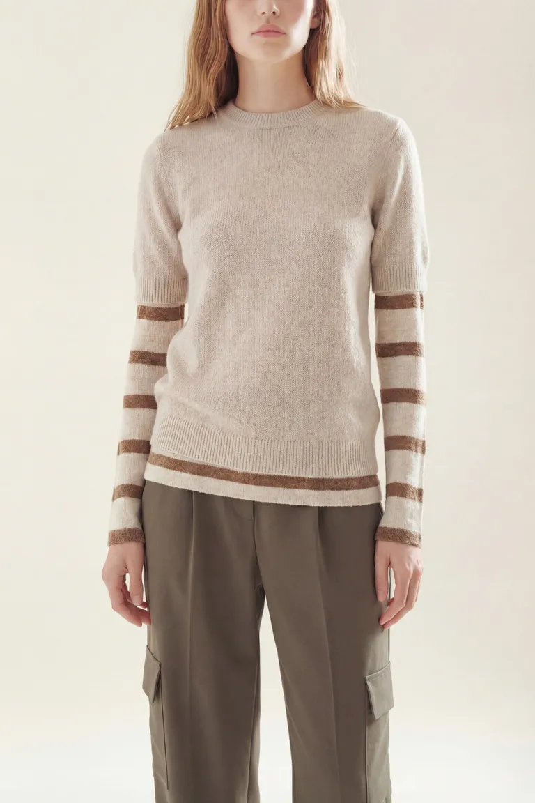 Pantalon cargo de corte recto con bolsillos laterales y pinzas frontales de Akiabara en Pantalones para argentina