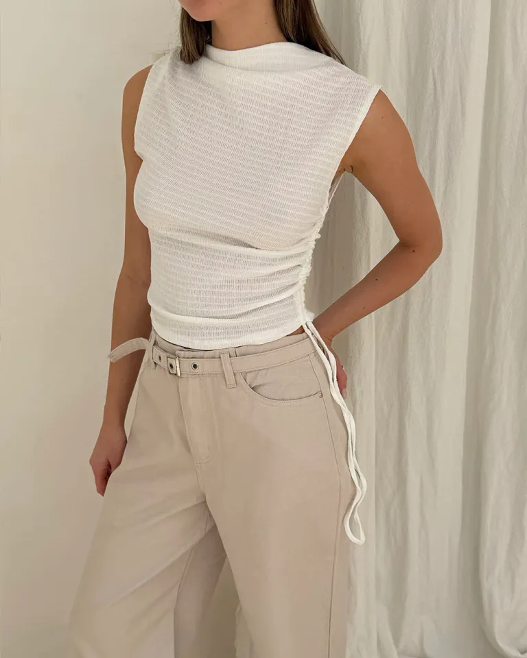 Top negro de cuello alto con frunce en el hombro de Sky en Tops para argentina