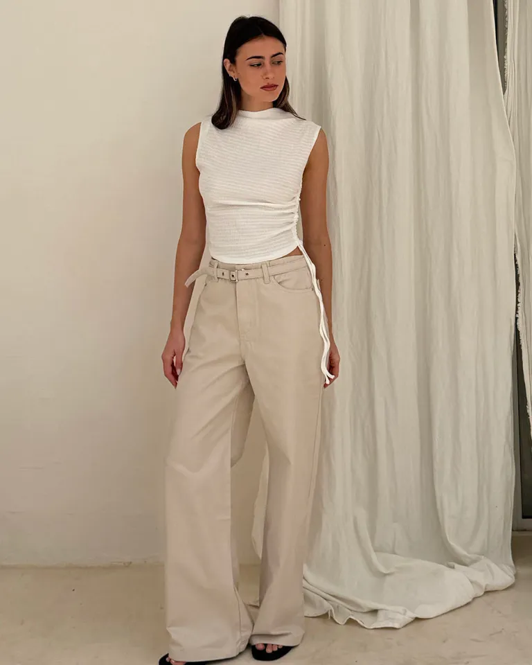 Top negro de cuello alto con frunce en el hombro de Sky en Tops para argentina