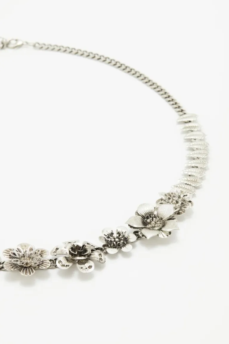 Cinturón metálico con detalles florales - Pieza de moda versátil y sofisticada de Rapsodia en Cinturones para argentina