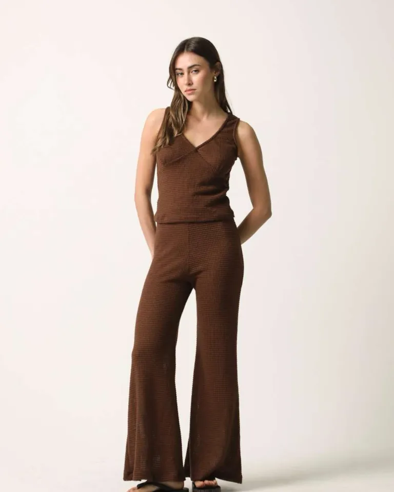 Pantalón ancho de diseño crochet en tono marrón para mujer de Hesed en Pantalones para argentina