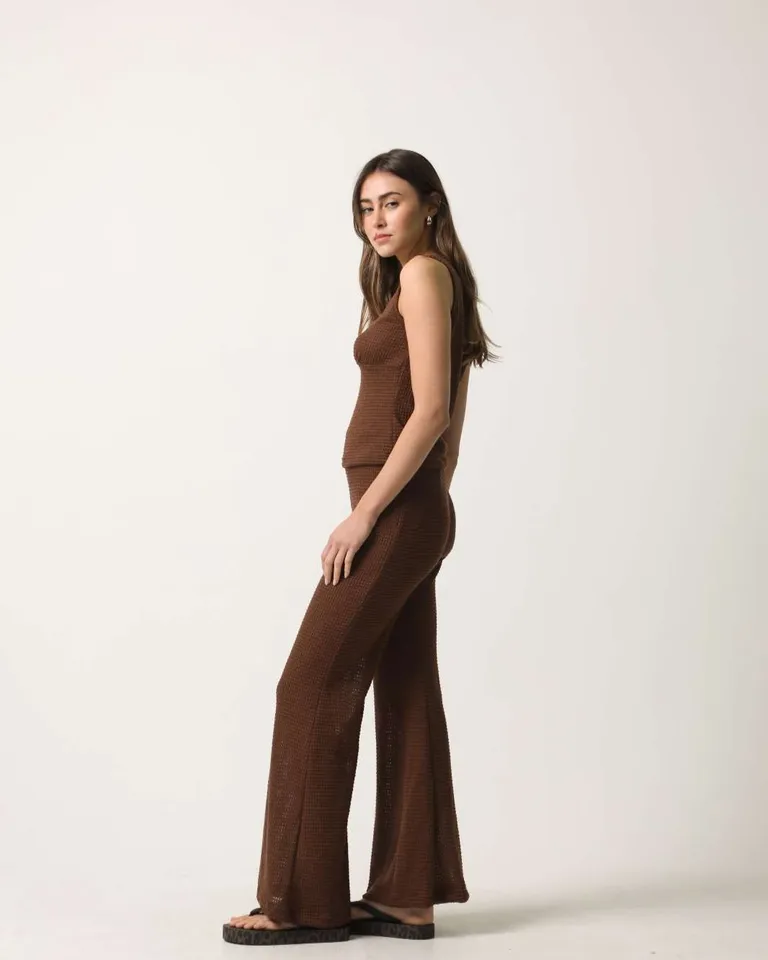 Pantalón ancho de diseño crochet en tono marrón para mujer de Hesed en Pantalones para argentina