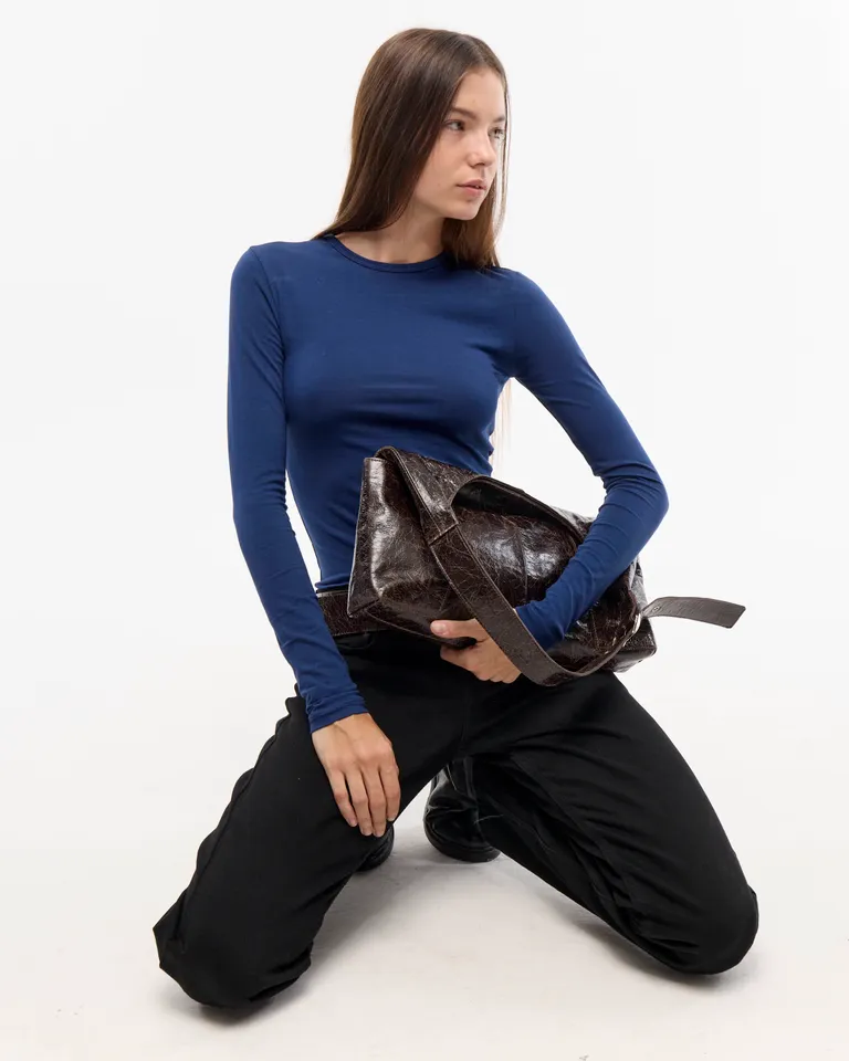 Remera de manga larga con cuello redondo y ajuste entallado de Ay Not Dead en Remeras para argentina