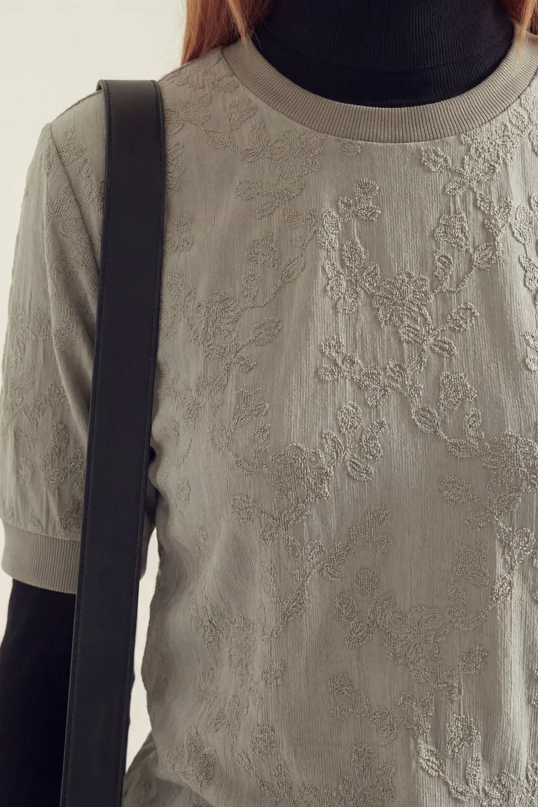 Remera de mangas cortas con diseño clásico y calce cómodo de Akiabara en Remeras para argentina