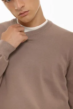 Sweater básico cuello redondo de Lefties en Buzos y Sweaters para argentina