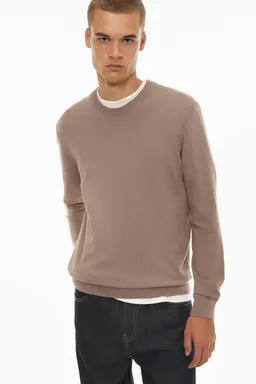 Sweater básico cuello redondo de Lefties en Buzos y Sweaters para argentina