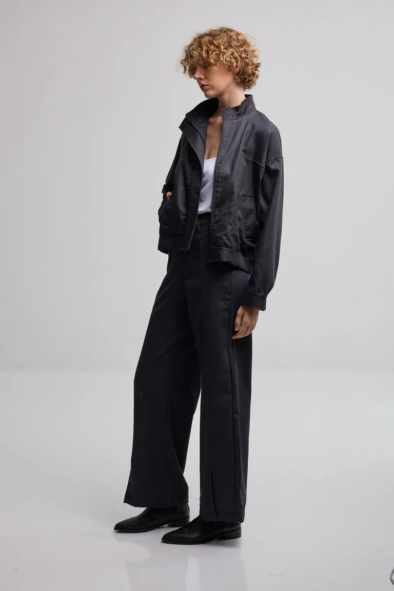 Chaqueta tipo jeanera con cuello redondo y recortes frontales con puños con tajo de Kill en Chaquetas para argentina