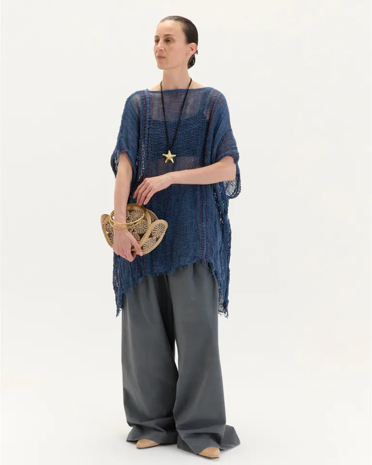 Remerón oversize de algodón con diseño teñido artesanalmente y acabado único de Blue Sheep en Capas y Ponchos para argentina
