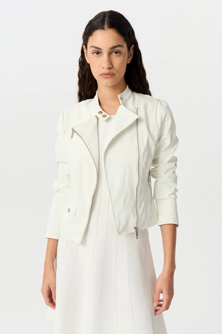 Chaqueta biker de silueta entallada y manga larga, en un diseño versátil y sofisticado de Markova en Chaquetas para argentina