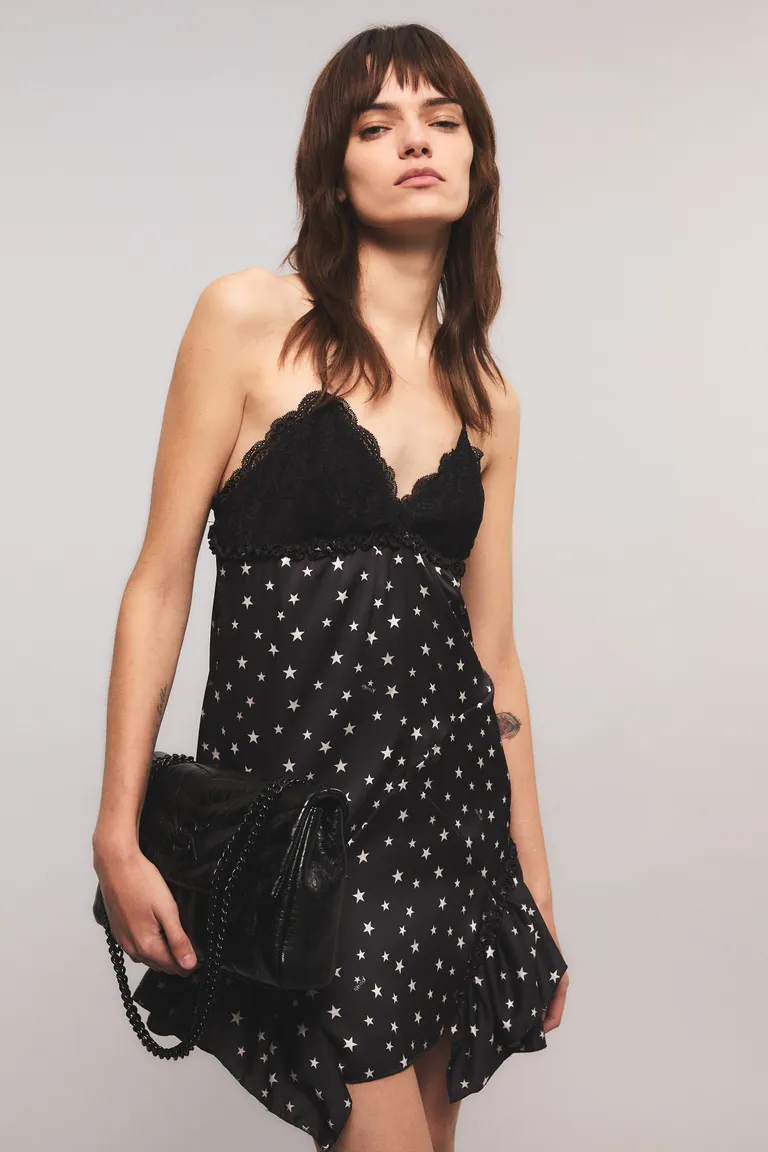 Vestido de satén con diseño exclusivo y volantes estilizados de Kosiuko en Vestidos para argentina