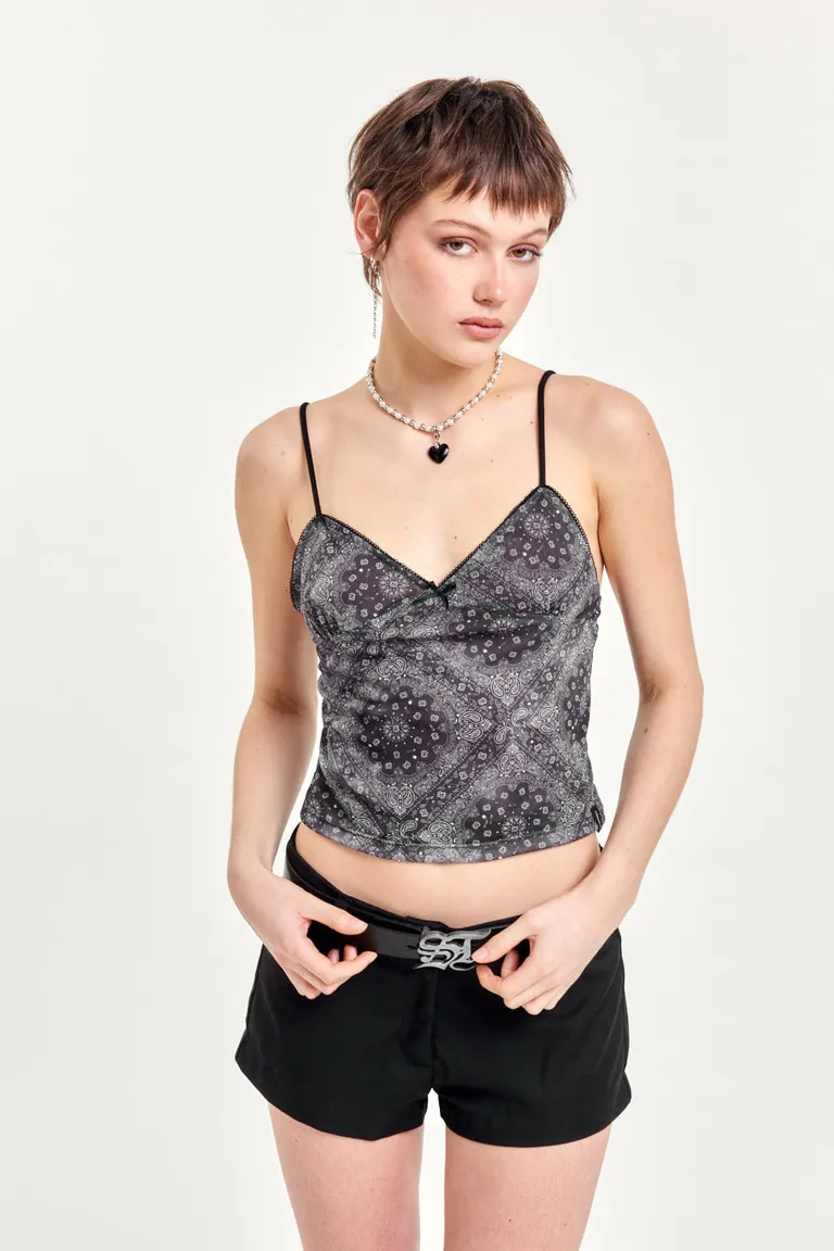 Musculosa estampada con detalles decorativos y tazas forradas de 47 Street en Tops para argentina