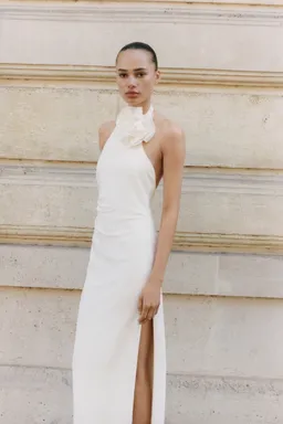 Vestido halter drapeado con flor de Mango en Vestidos para argentina
