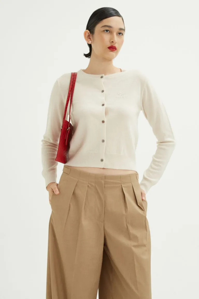 Cardigan de mujer con cierre frontal de botones y cuello redondo de Las Pepas en Buzos y Sweaters para argentina