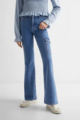 Jeans flare cargo de Mango Teen en Pantalones para argentina