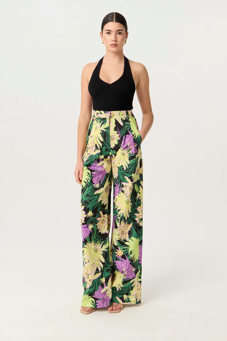 Pantalón Pardalis: Estampado Tropical y Corte Ancho para un Estilo Veraniego Femenino de Markova en Pantalones para argentina