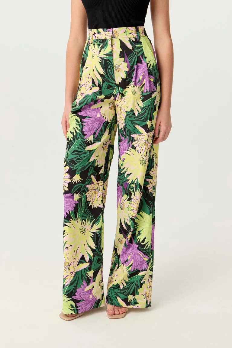 Pantalón Pardalis: Estampado Tropical y Corte Ancho para un Estilo Veraniego Femenino de Markova en Pantalones para argentina