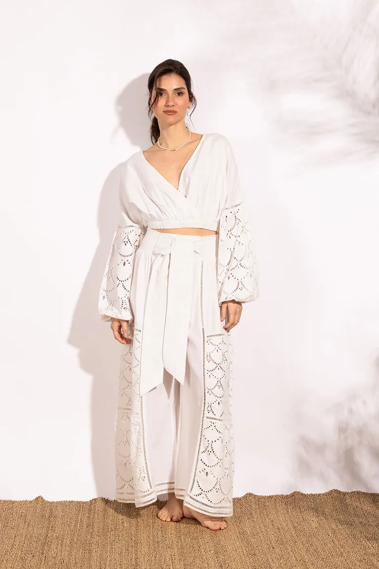 Blusa con escote cruzado y mangas abullonadas con detalles de bordado de Indiastyle en Blusas para argentina