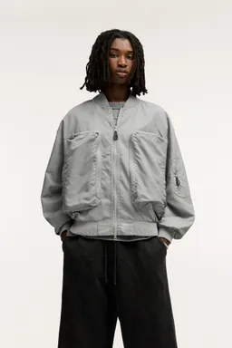 Bomber maxi bolsillos stwd de Pull&Bear en Abrigos y Camperas para argentina