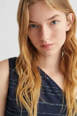 Top asimétrico con abalorios de Mango Teen en Tops para argentina